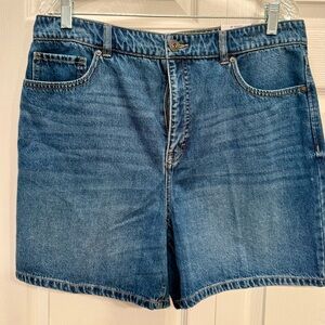 Style & Co Women's Denim High Rise Slimming Pocket Boyfriend Shorts NWT Size 12
